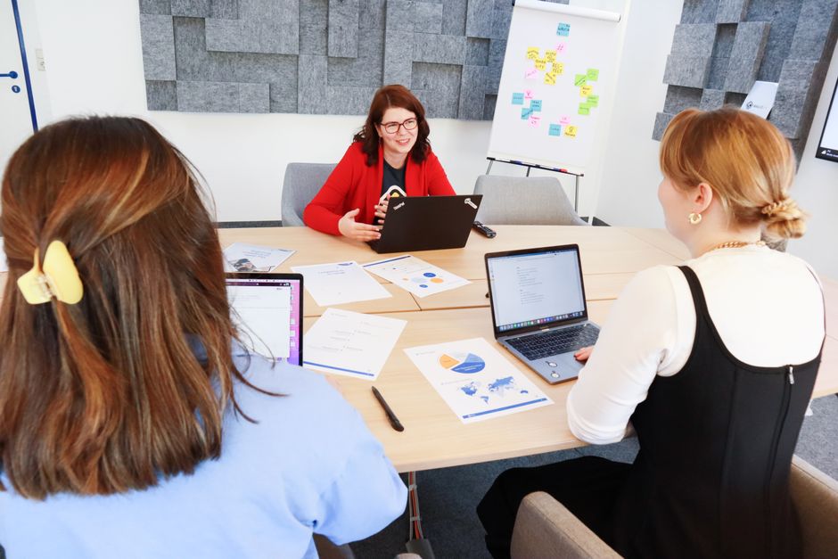 Hintergrundbild für UX/UI Design Ausbildung mit Fokus auf Design und Prototypen